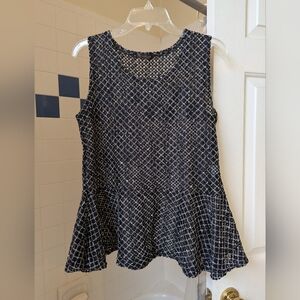 NWOT Sleeveless peplum top featuring a textured, geometric pattern Size M,L
